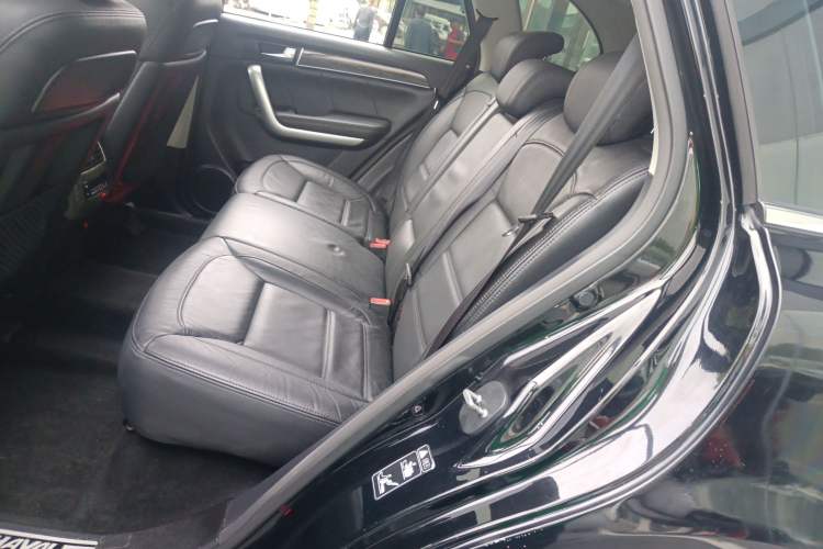 Used Haval H8 2015 2.0T Two-Wheel-Drive Standard Version Interior 4