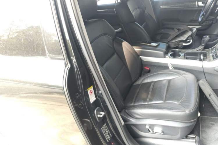 Used Haval H8 2015 2.0T Two-Wheel-Drive Luxury Version Interior 5
