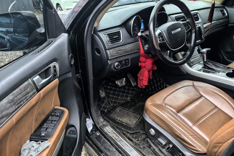 Used Haval H8 2015 2.0T Two-Wheel-Drive Elite Version Interior 5