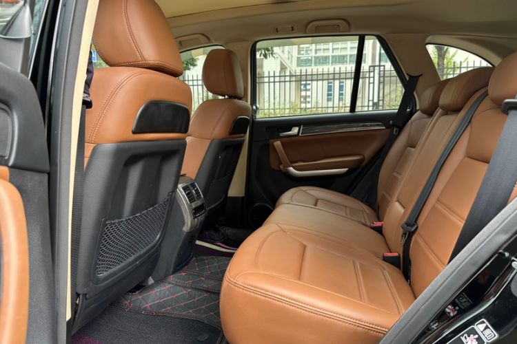 Used Haval H8 2015 2.0T Two-Wheel Drive Comfort Version Interior 6