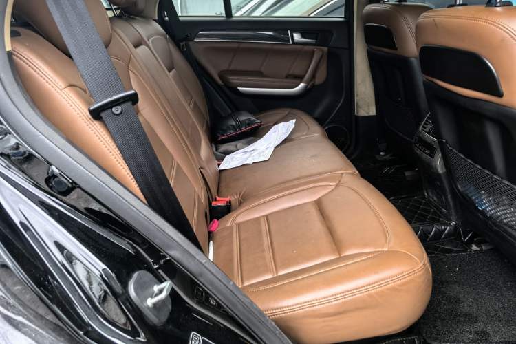 Used Haval H8 2015 2.0T Two-Wheel-Drive Elite Version Interior 8