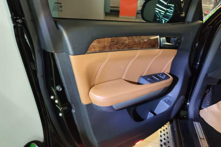 Used Haval H8 2015 2.0T Two-Wheel-Drive Standard Version Left Front Door Interior