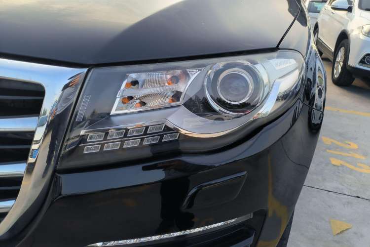 Used Haval H8 2015 2.0T Two-Wheel-Drive Luxury Version Left Front Headlight