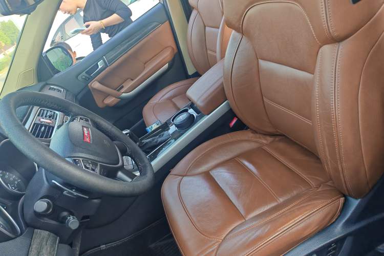 Used Haval H8 2015 2.0T Two-Wheel-Drive Luxury Version Left Front Seat