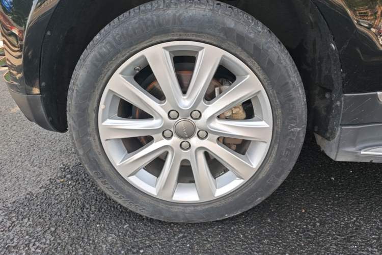 Used Haval H8 2015 2.0T Two-Wheel-Drive Luxury Version Left Front Wheel Hub