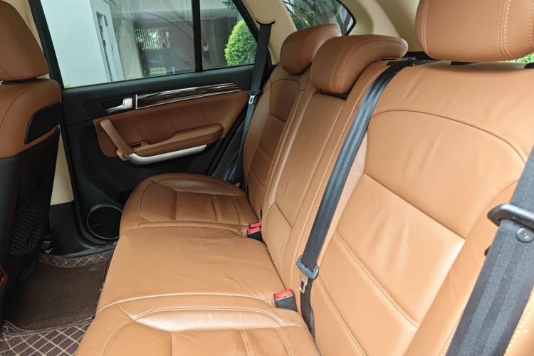 Used Haval H8 2015 2.0T Two-Wheel-Drive Luxury Version Left Rear Seat