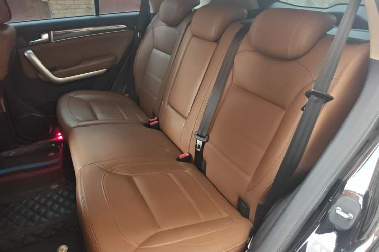 Used Haval H8 2015 2.0T Two-Wheel-Drive Standard Version Left Rear Seat