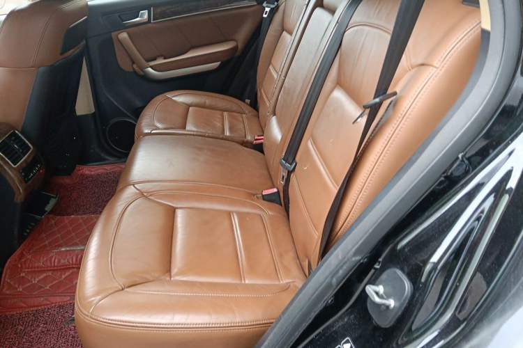 Used Haval H8 2015 2.0T Two-Wheel-Drive Luxury Version Left Rear Seat