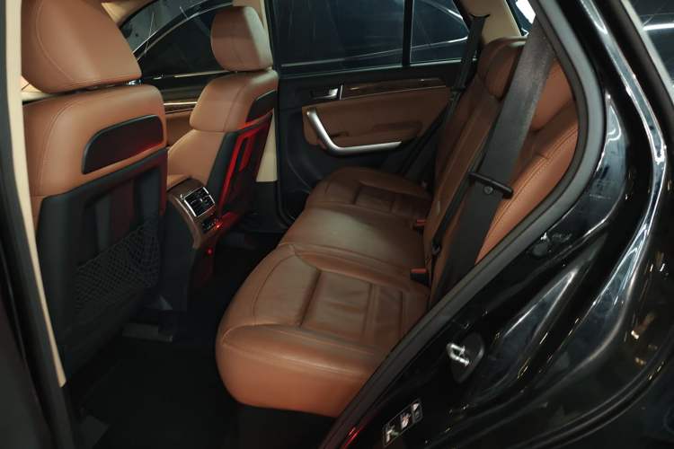Used Haval H8 2015 2.0T Two-Wheel-Drive Standard Version Left Rear Seat