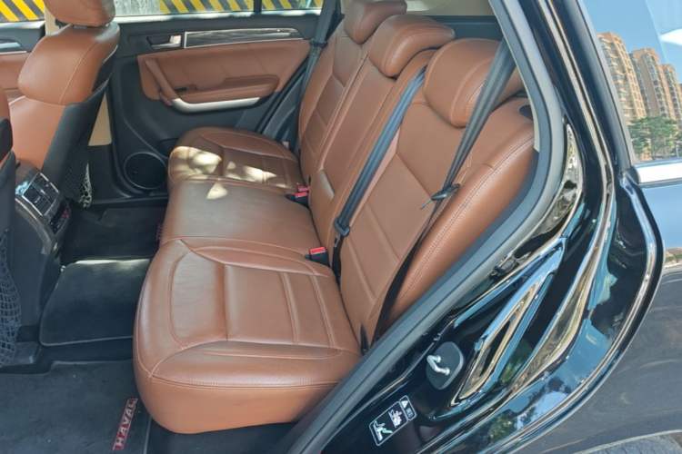 Used Haval H8 2015 2.0T Two-Wheel-Drive Luxury Version Left Rear Seat