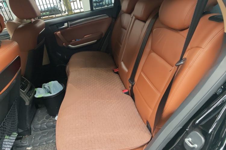 Used Haval H8 2015 2.0T Two-Wheel-Drive Luxury Version Left Rear Seat