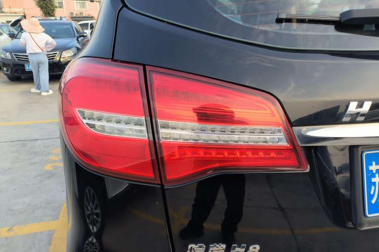 Used Haval H8 2015 2.0T Two-Wheel-Drive Luxury Version Left Rear Taillight