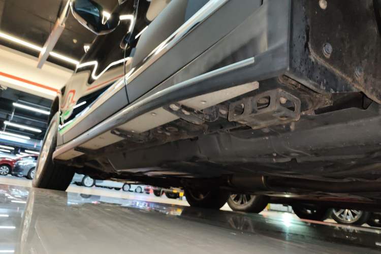 Used Haval H8 2015 2.0T Two-Wheel-Drive Standard Version Left Side Sill