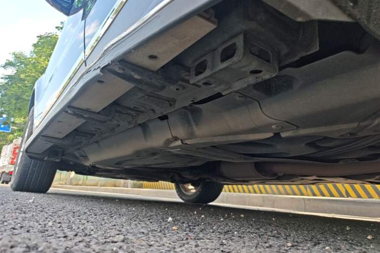 Used Haval H8 2015 2.0T Two-Wheel-Drive Luxury Version Left Side Sill