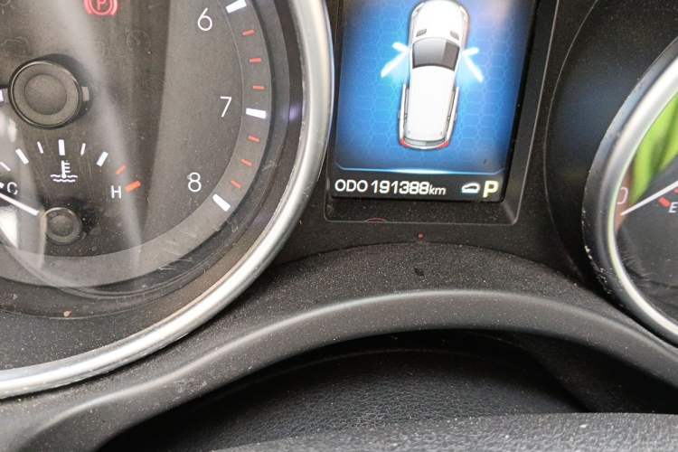 Used Haval H8 2015 2.0T Two-Wheel-Drive Luxury Version Odometer Close Up