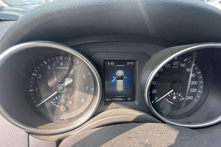Used Haval H8 2015 2.0T Two-Wheel-Drive Luxury Version Odometer Close Up