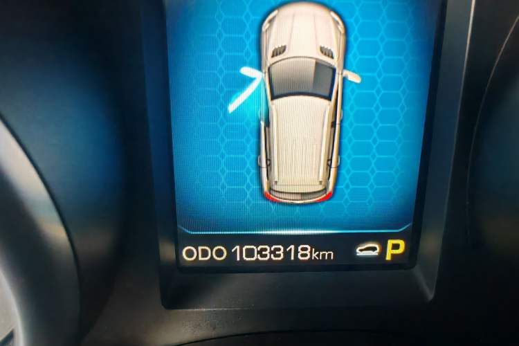 Used Haval H8 2015 2.0T Two-Wheel-Drive Luxury Version Odometer Close Up