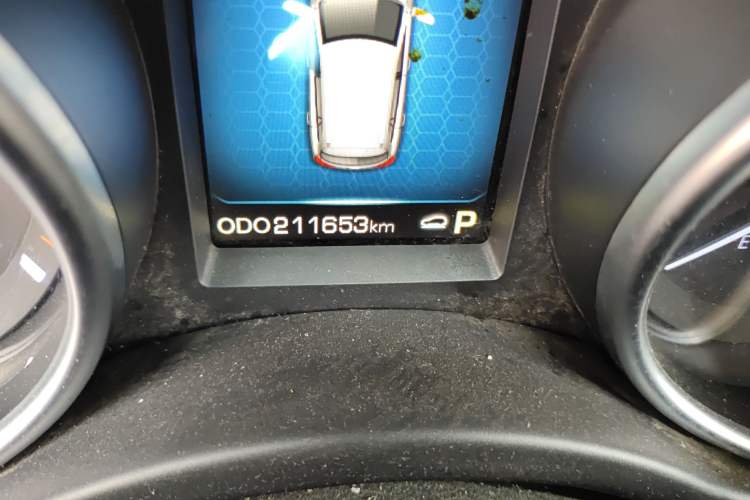 Used Haval H8 2015 2.0T Two-Wheel-Drive Luxury Version Odometer Close Up