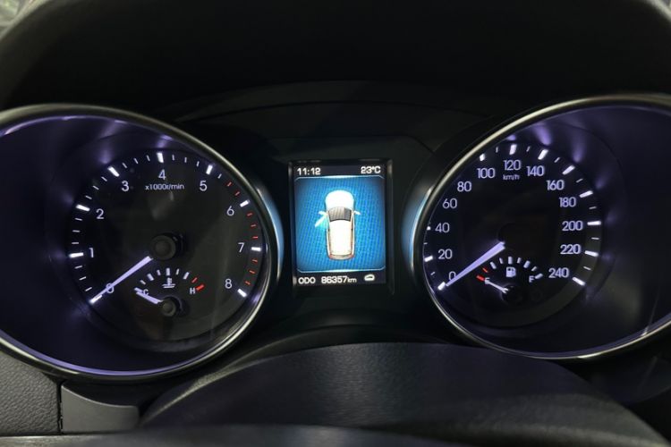 Used Haval H8 2015 2.0T Two-Wheel Drive Comfort Version Odometer Close Up