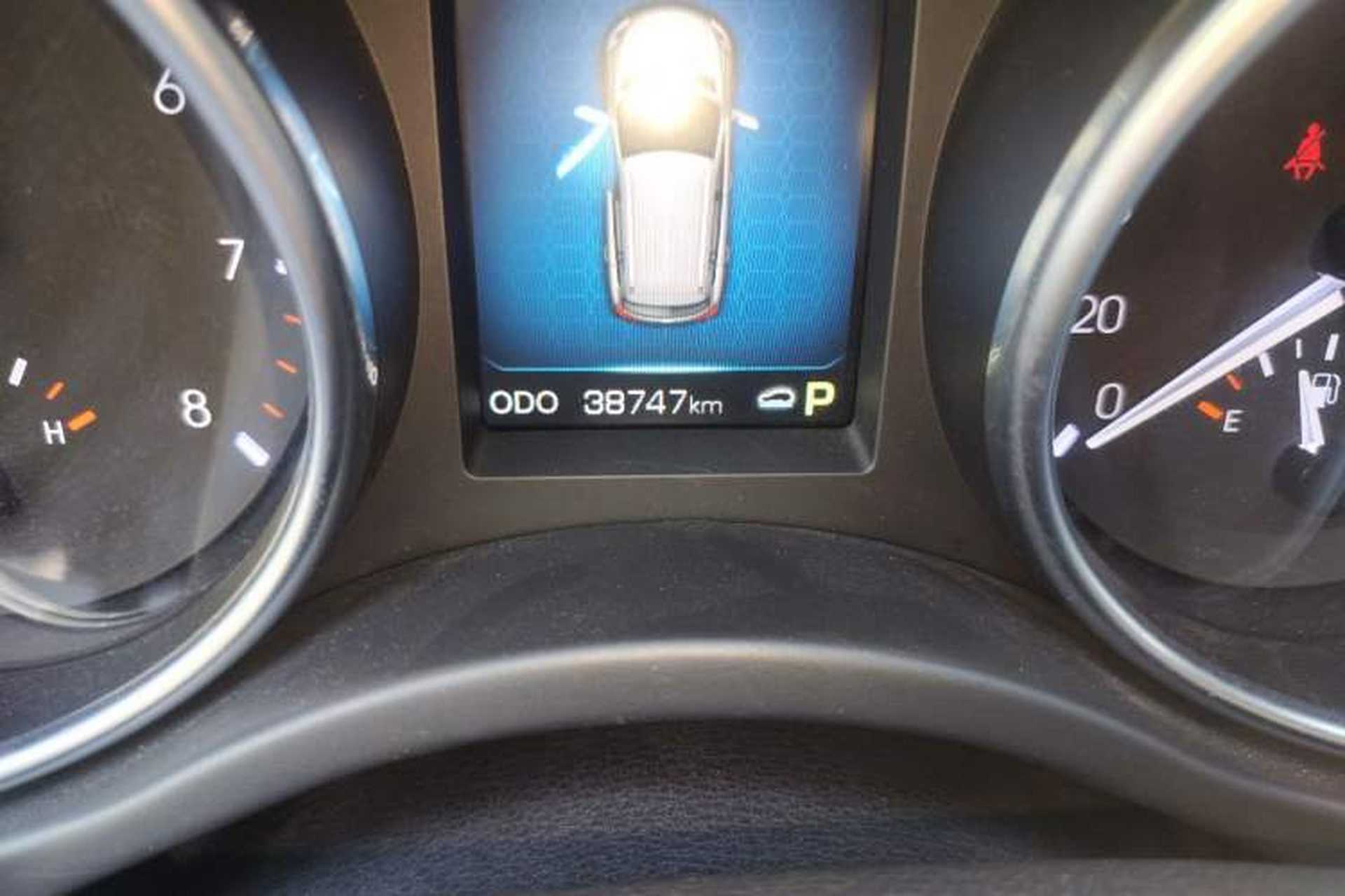 Used Haval H8 2015 2.0T Two-Wheel Drive Comfort Version Odometer Close Up