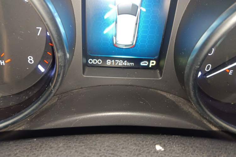 Used Haval H8 2015 2.0T Two-Wheel-Drive Luxury Version Odometer Close Up