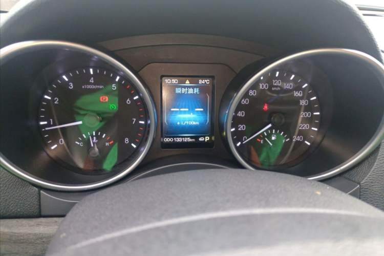 Used Haval H8 2015 2.0T Two-Wheel-Drive Standard Version Odometer Close Up