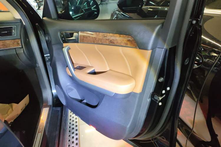 Used Haval H8 2015 2.0T Two-Wheel-Drive Standard Version Right Front Door Interior