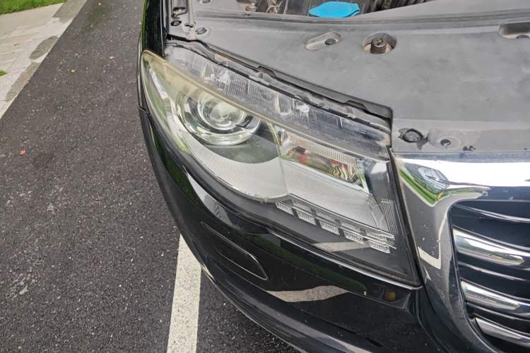 Used Haval H8 2015 2.0T Two-Wheel-Drive Luxury Version Right Front Headlight