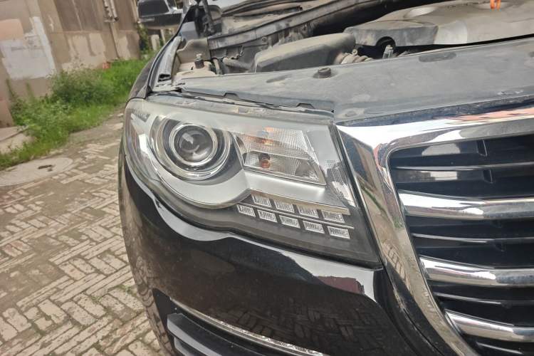 Used Haval H8 2015 2.0T Two-Wheel-Drive Standard Version Right Front Headlight