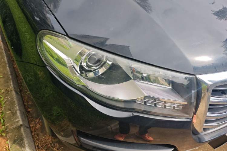 Used Haval H8 2015 2.0T Two-Wheel-Drive Standard Version Right Front Headlight