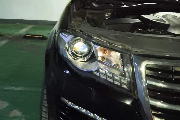 Used Haval H8 2015 2.0T Four-Wheel Drive Comfort Version Right Front Headlight