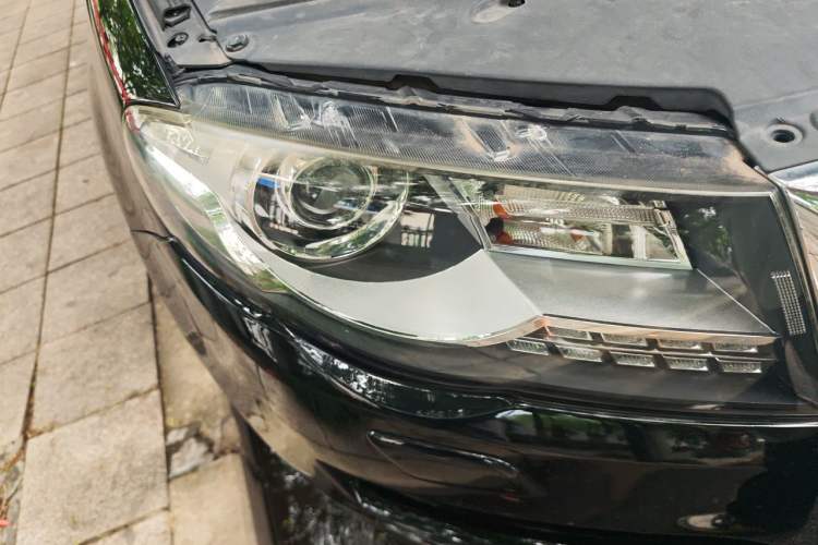 Used Haval H8 2015 2.0T Two-Wheel-Drive Luxury Version Right Front Headlight