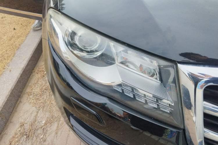 Used Haval H8 2015 2.0T Two-Wheel-Drive Luxury Version Right Front Headlight