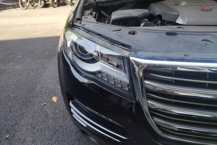 Used Haval H8 2015 2.0T Two-Wheel Drive Comfort Version Right Front Headlight
