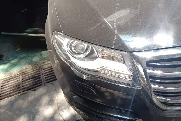 Used Haval H8 2015 2.0T Two-Wheel-Drive Luxury Version Right Front Headlight