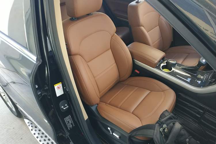 Used Haval H8 2015 2.0T Two-Wheel Drive Comfort Version Right Front Seat
