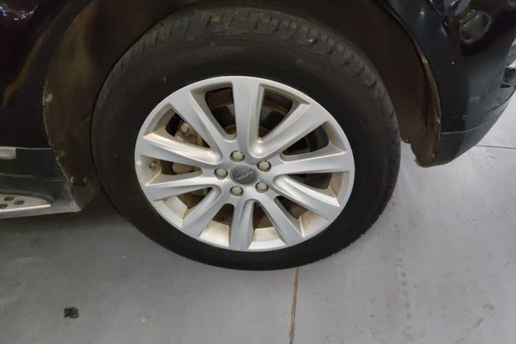 Used Haval H8 2015 2.0T Two-Wheel-Drive Luxury Version Right Front Wheel Hub