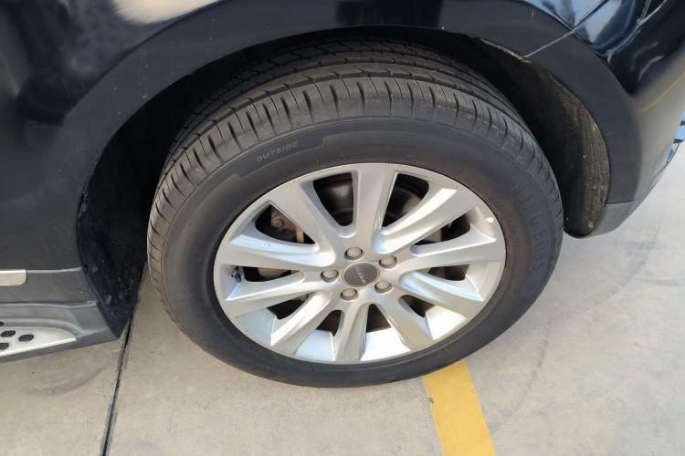 Used Haval H8 2015 2.0T Two-Wheel-Drive Luxury Version Right Front Wheel Hub