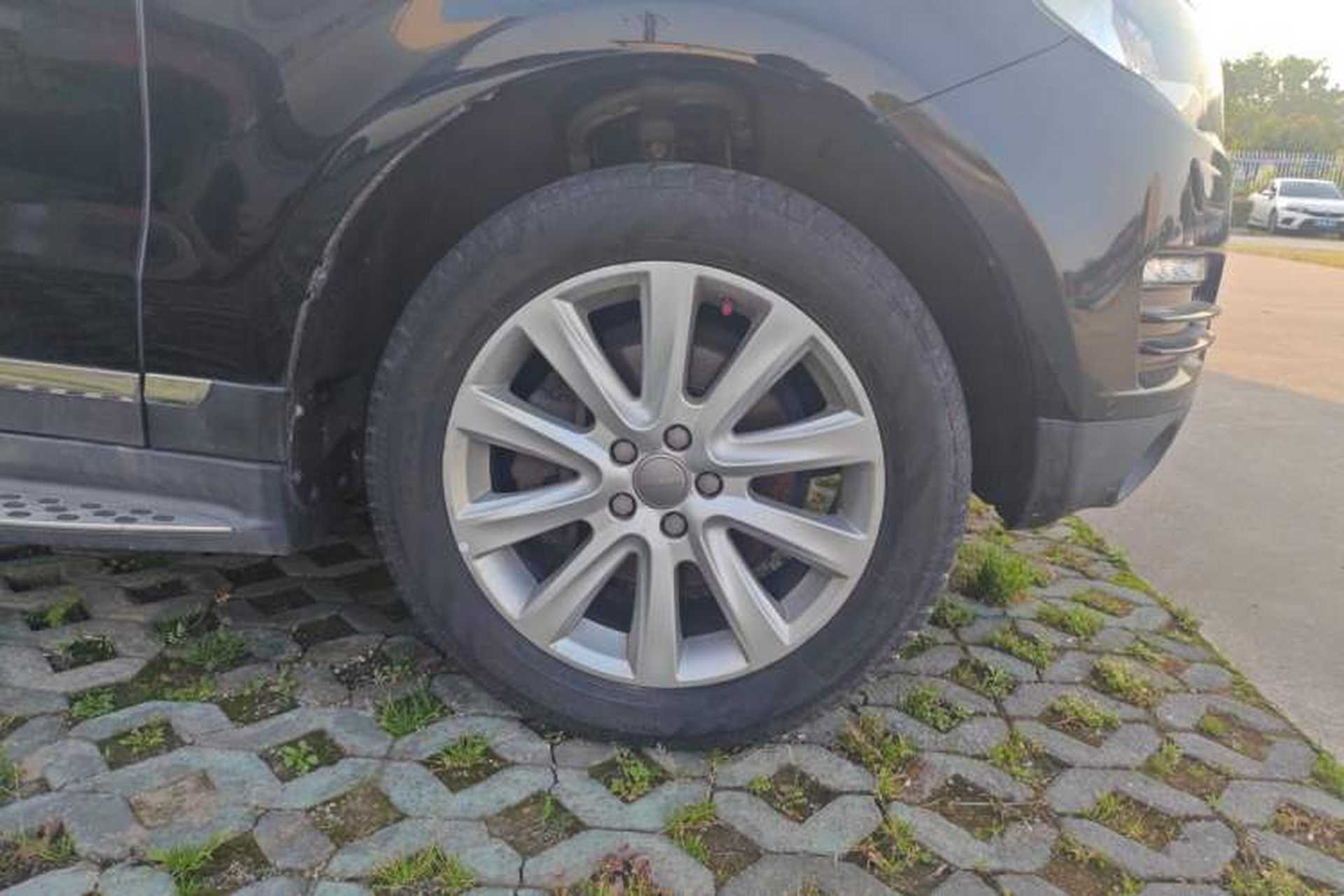 Used Haval H8 2015 2.0T Two-Wheel-Drive Luxury Version Right Front Wheel Hub