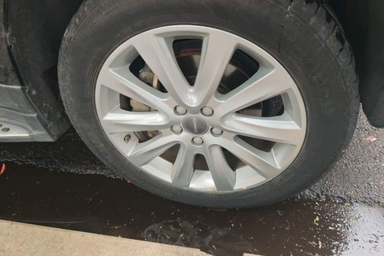 Used Haval H8 2015 2.0T Two-Wheel-Drive Luxury Version Right Front Wheel Hub