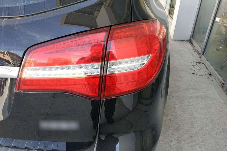 Used Haval H8 2015 2.0T Two-Wheel Drive Comfort Version Right Rear Taillight
