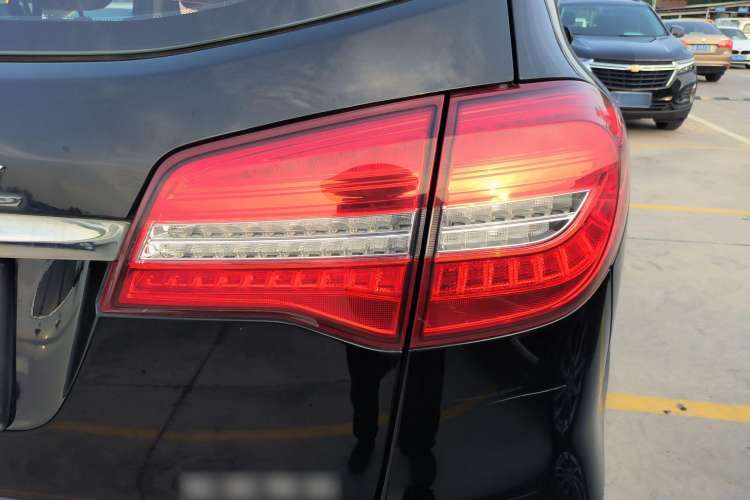Used Haval H8 2015 2.0T Two-Wheel-Drive Luxury Version Right Rear Taillight