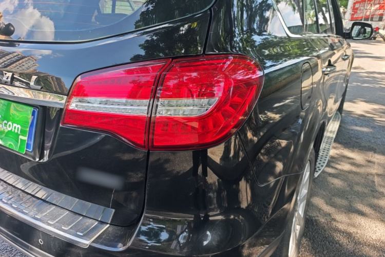 Used Haval H8 2015 2.0T Two-Wheel-Drive Luxury Version Right Rear Taillight