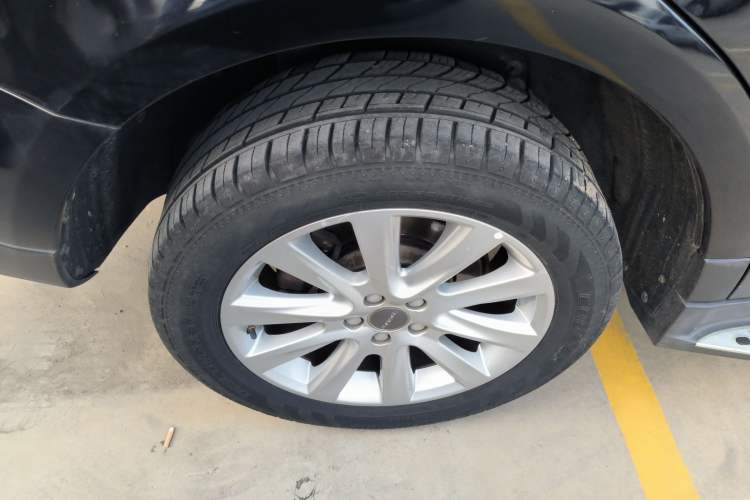 Used Haval H8 2015 2.0T Two-Wheel-Drive Luxury Version Right Rear Wheel Hub