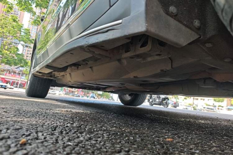 Used Haval H8 2015 2.0T Two-Wheel-Drive Luxury Version Right Side Sill
