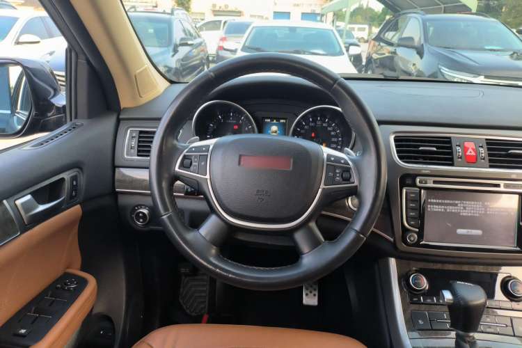 Used Haval H8 2015 2.0T Two-Wheel-Drive Luxury Version Steering Wheel