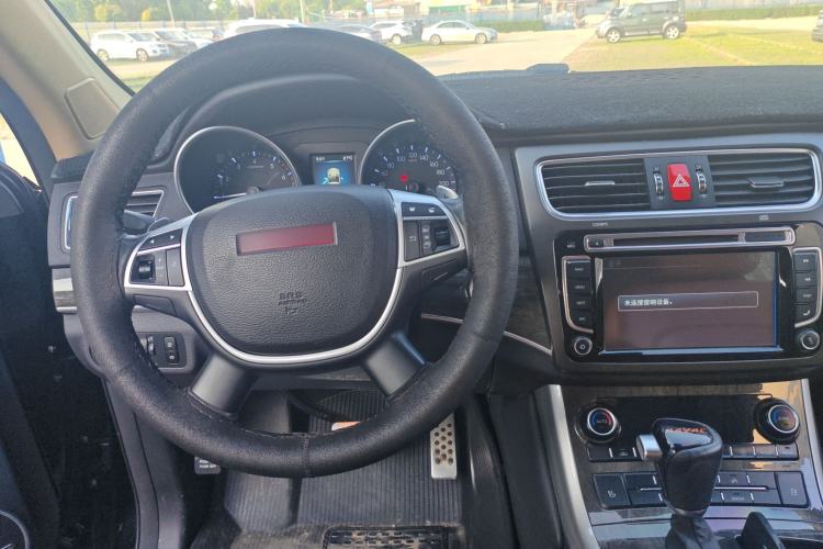 Used Haval H8 2015 2.0T Two-Wheel-Drive Luxury Version Steering Wheel