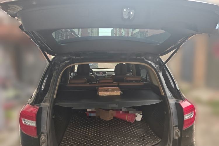 Used Haval H8 2015 2.0T Two-Wheel-Drive Standard Version Trunk