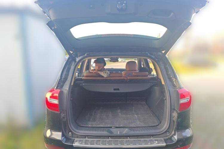 Used Haval H8 2015 2.0T Two-Wheel-Drive Luxury Version Trunk