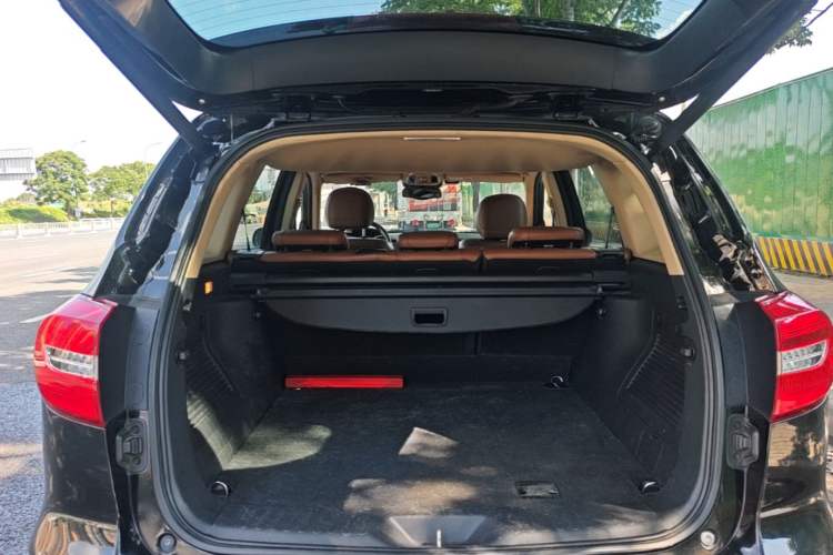 Used Haval H8 2015 2.0T Two-Wheel-Drive Luxury Version Trunk